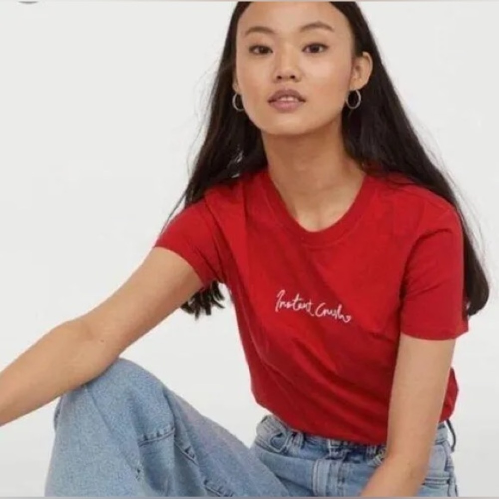 💚  3/$15 Red Boxy Short Sleeve T-Shirt with Print
